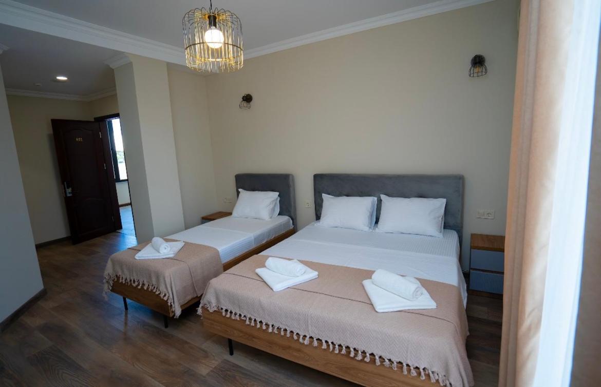 Hotel Leonardo Koboeleti Buitenkant foto