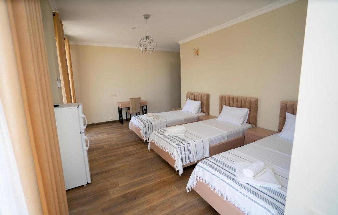 Hotel Leonardo Koboeleti Buitenkant foto